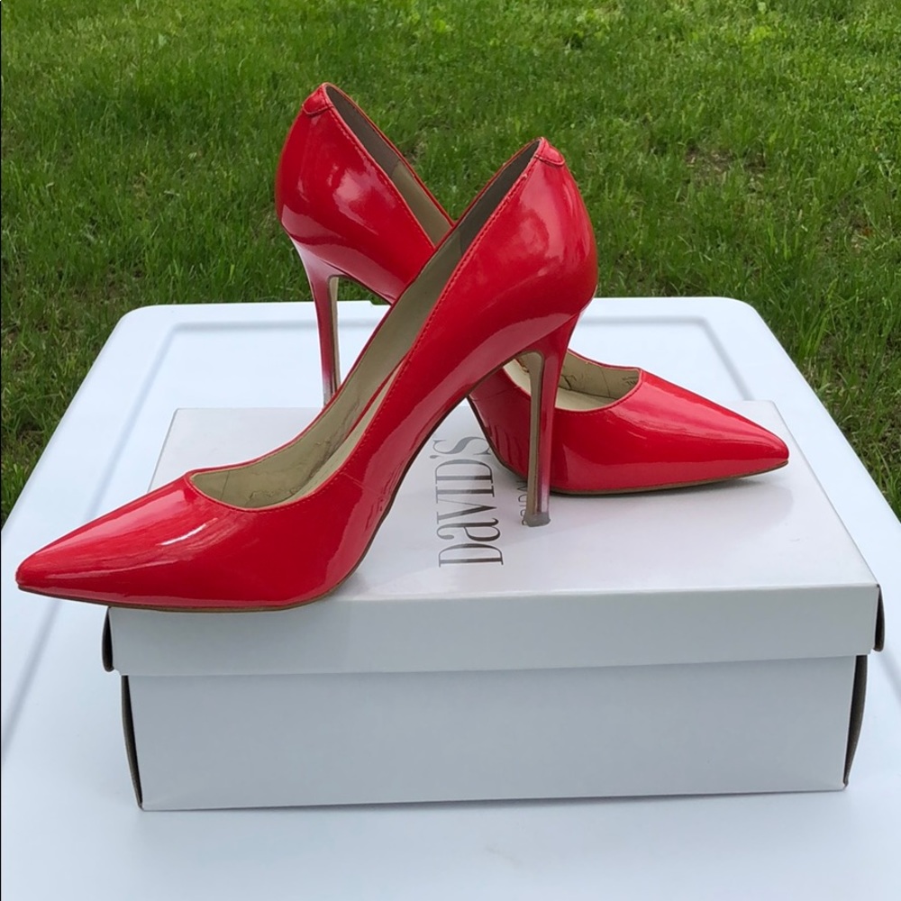 BCBG CORAL PUMPS
